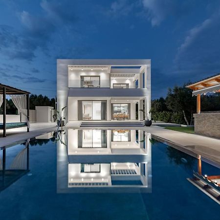Antonia Villa - Luxurious Serenity With Private Pool, By Zantewize Kalipadhon Екстер'єр фото