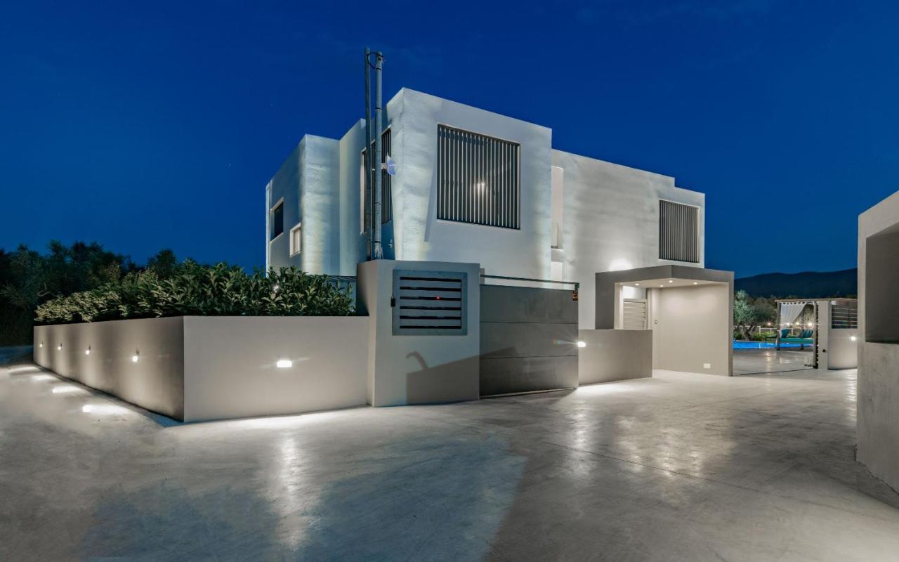 Antonia Villa - Luxurious Serenity With Private Pool, By Zantewize Kalipadhon Екстер'єр фото