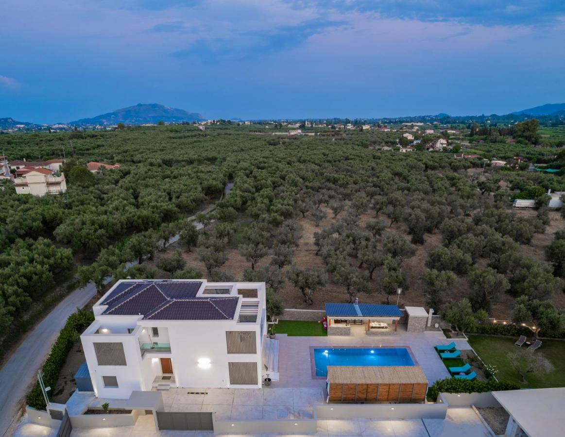 Antonia Villa - Luxurious Serenity With Private Pool, By Zantewize Kalipadhon Екстер'єр фото