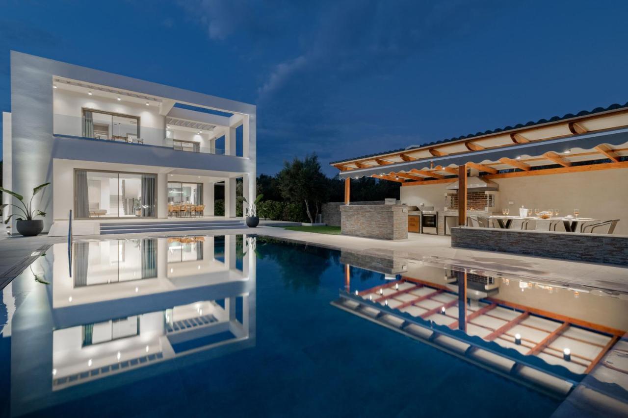 Antonia Villa - Luxurious Serenity With Private Pool, By Zantewize Kalipadhon Екстер'єр фото